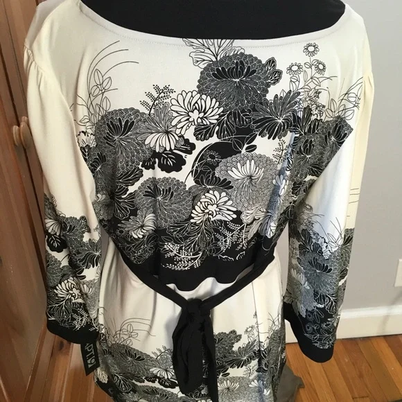 Long sleeve top - Picture 2 of 3